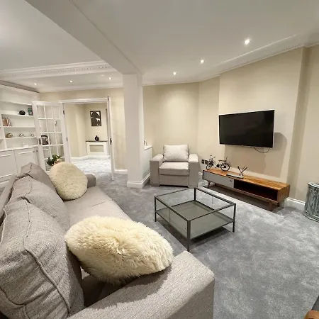 Spacious Central London Penthouse Near Baker St